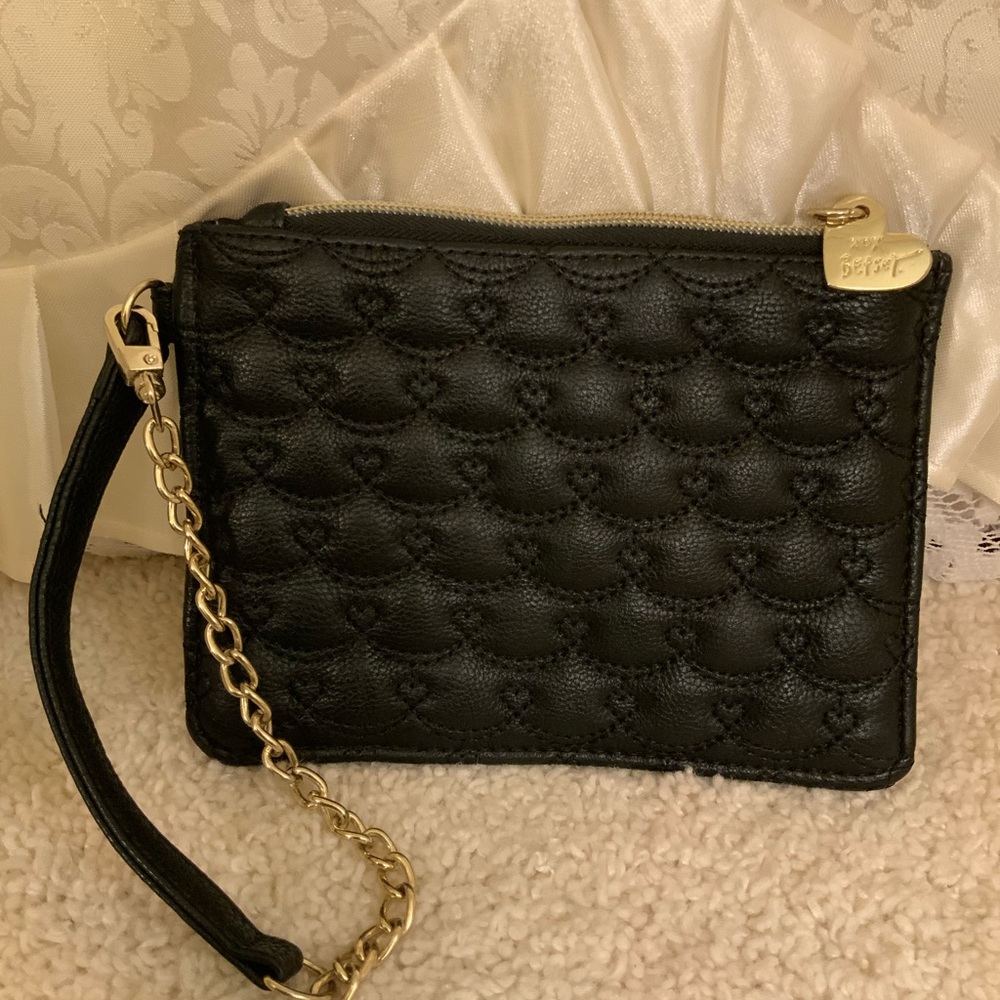 BETSEY JOHNSON BLACK HEART QUILTED WRISTLET